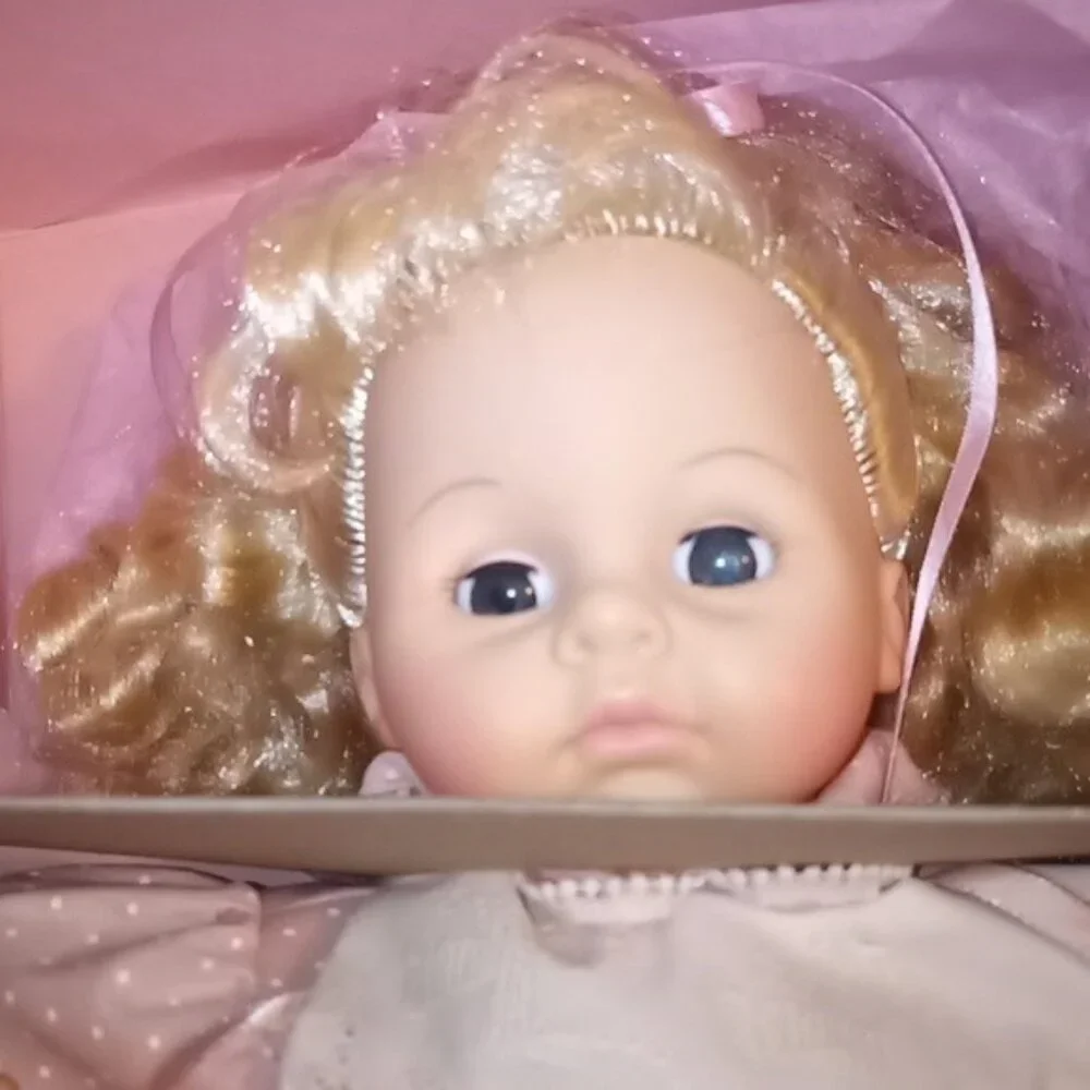 Vintage NEW Madame Alexander Pussycat Doll Blonde w/ Blue Eyes Box & Hang tags